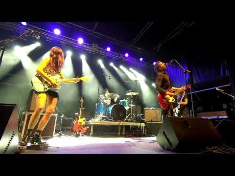 [FRESH PERFORMANCE] TROPICAL FUCK STORM - You Let My Tyres Down live at Andoaingo Rock Jaialdia, Andoain